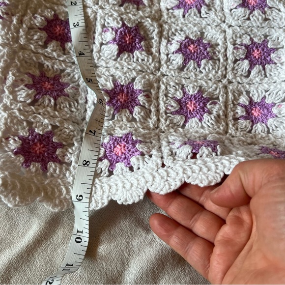 Beautiful, crochet, scalloped edge, girls, crop top size medium. - Picture 15 of 15